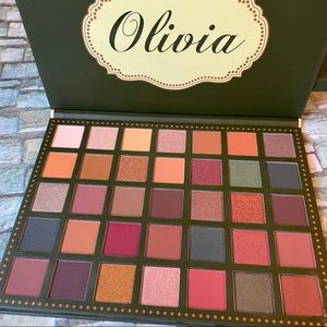 OLIVIA "35' Eyeshadow Palette